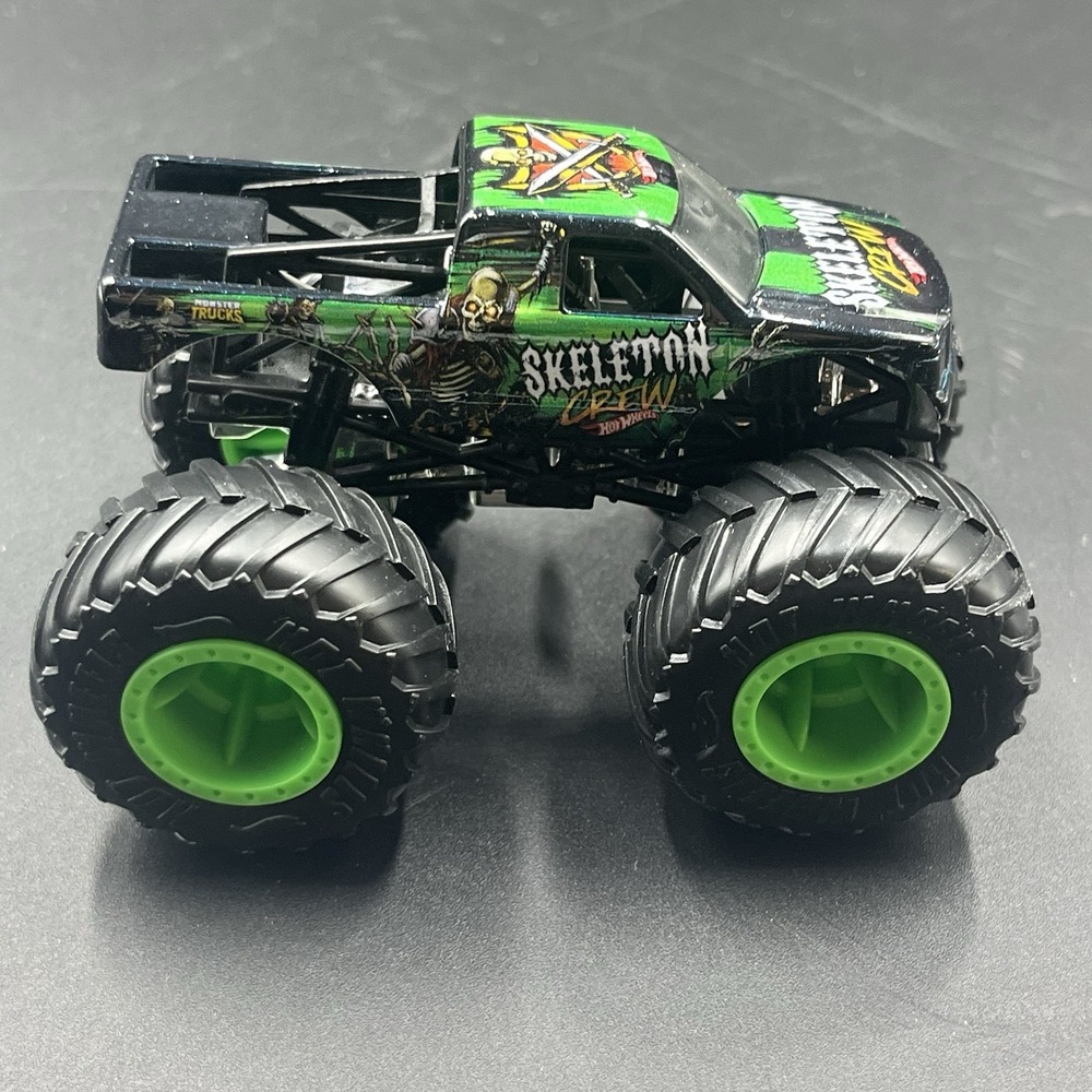 HOT WHEELS‎ MONSTER TRUCKS SKELETON CREW BLACK & GREEN 1:64 DIECAST 3 3/4" TRUCK